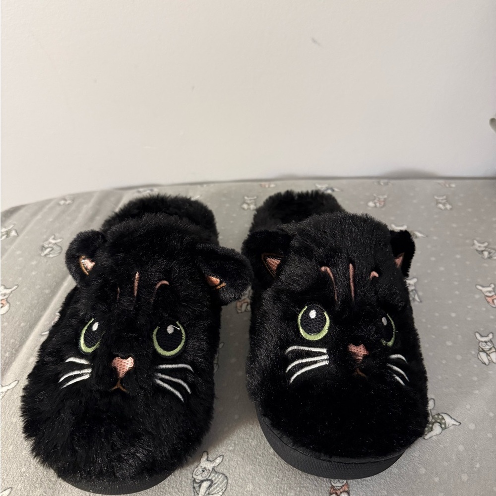 Streetwear Society Fuzzy Black Slippers